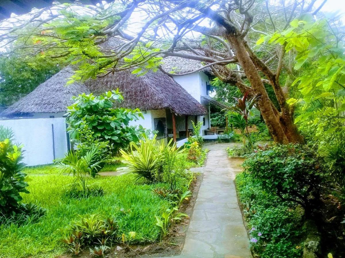 Diani Banda Cottages Diani Beach Luaran gambar